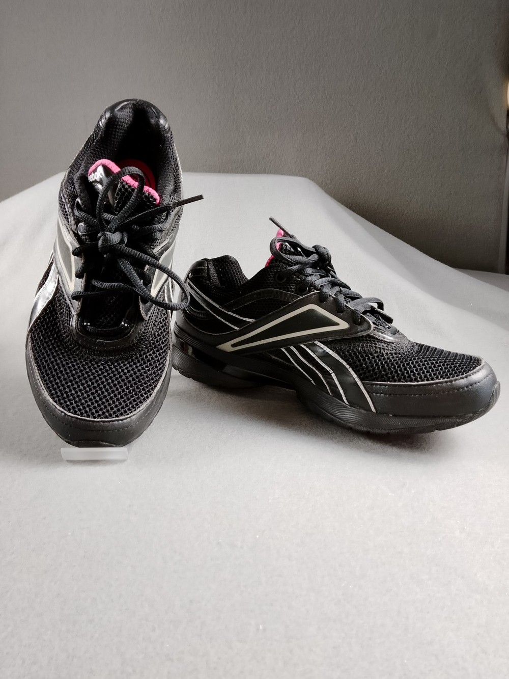 Reebok Easy Tone Black Running Sneakers with Pink Tongue Accents Womens Size 7